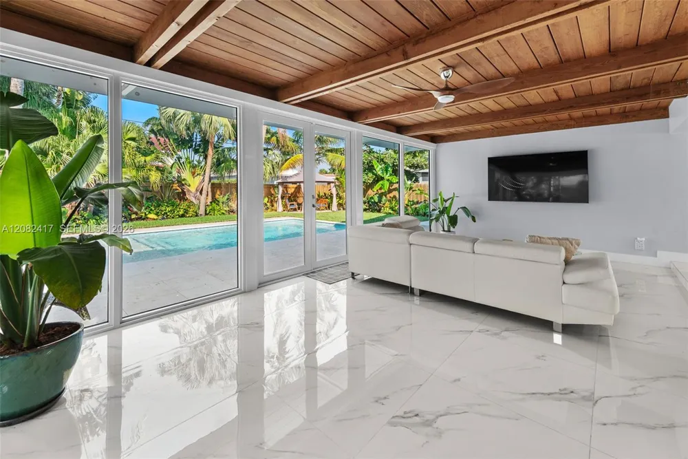 1025 Washington St Hollywood, FL 33019