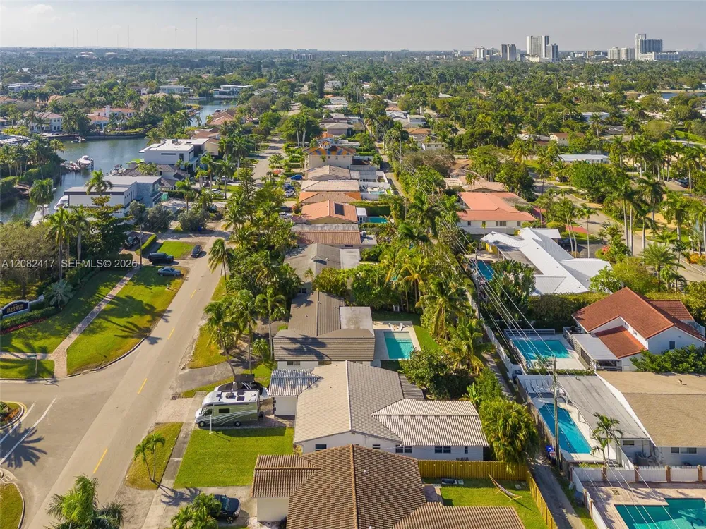 1025 Washington St Hollywood, FL 33019