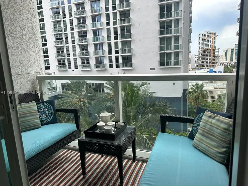 253 NE 2nd St #1402 Miami, FL 33132
