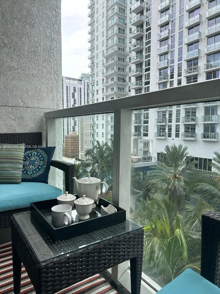 253 NE 2nd St #1402 Miami, FL 33132