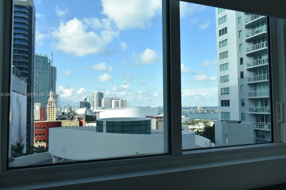 253 NE 2nd St #1402 Miami, FL 33132