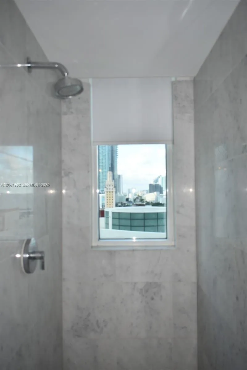 253 NE 2nd St #1402 Miami, FL 33132