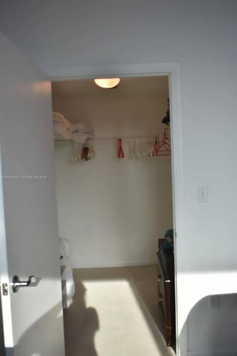 253 NE 2nd St #1402 Miami, FL 33132