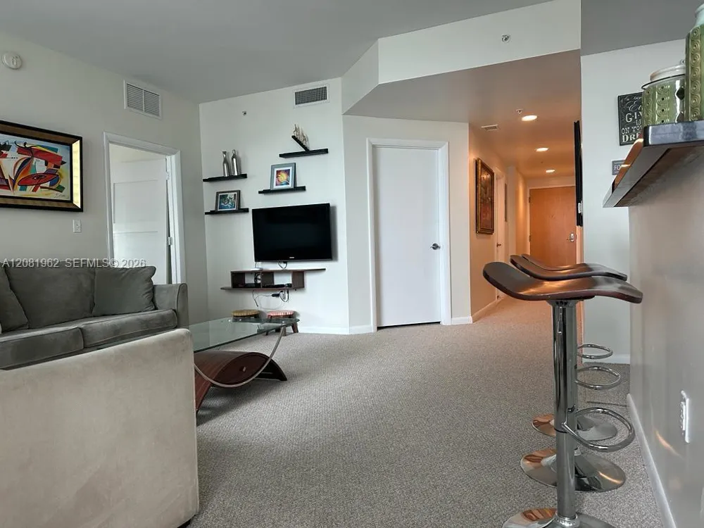253 NE 2nd St #1402 Miami, FL 33132