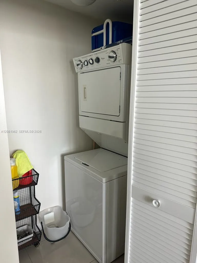 253 NE 2nd St #1402 Miami, FL 33132