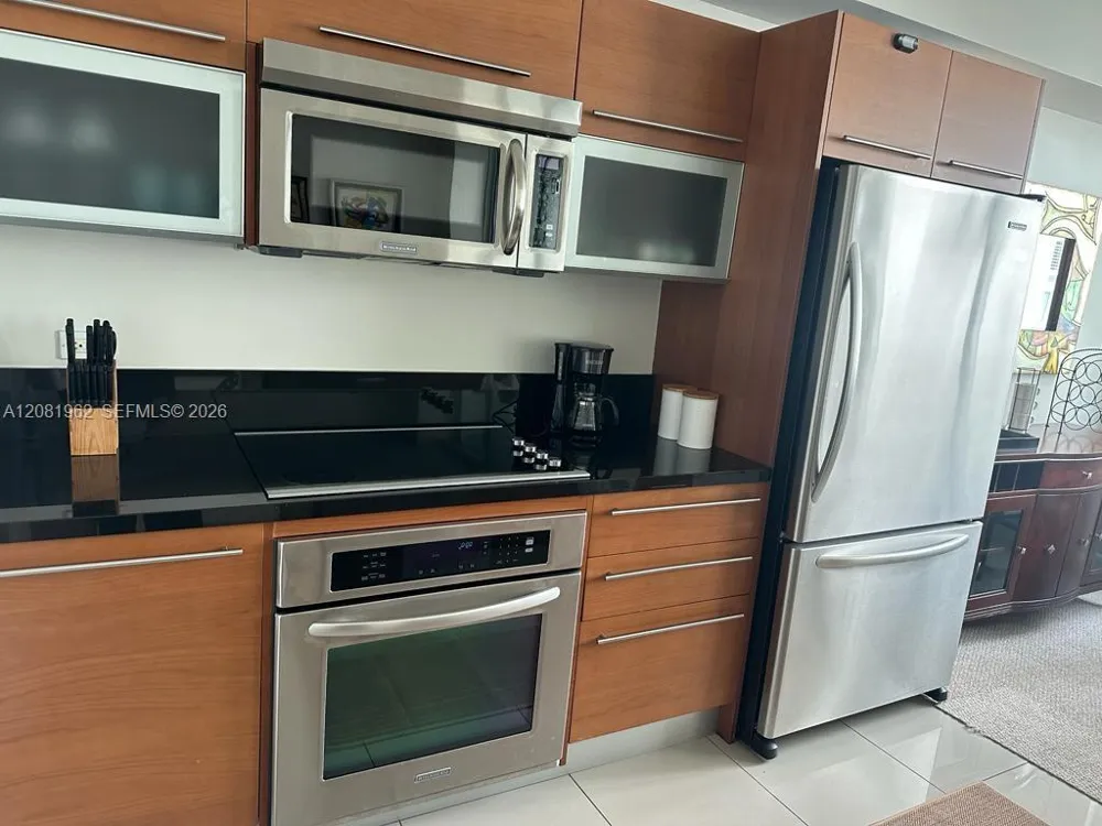 253 NE 2nd St #1402 Miami, FL 33132