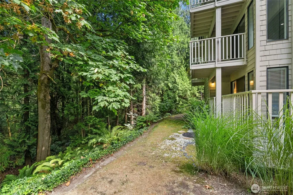 3927 108th Avenue NE #A102 Bellevue, WA 98004