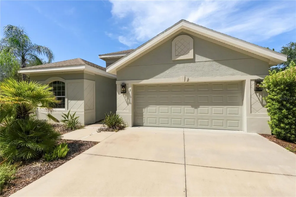 7 OASIS CIRCLE Palm Coast, FL 32137