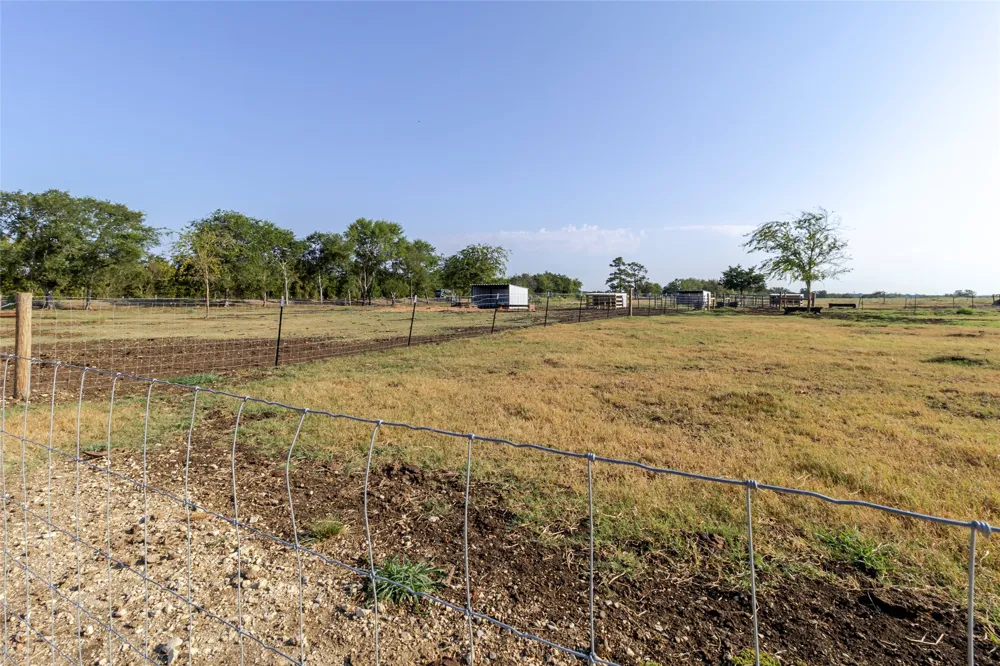 2015 TX-21 Paige, TX 78659