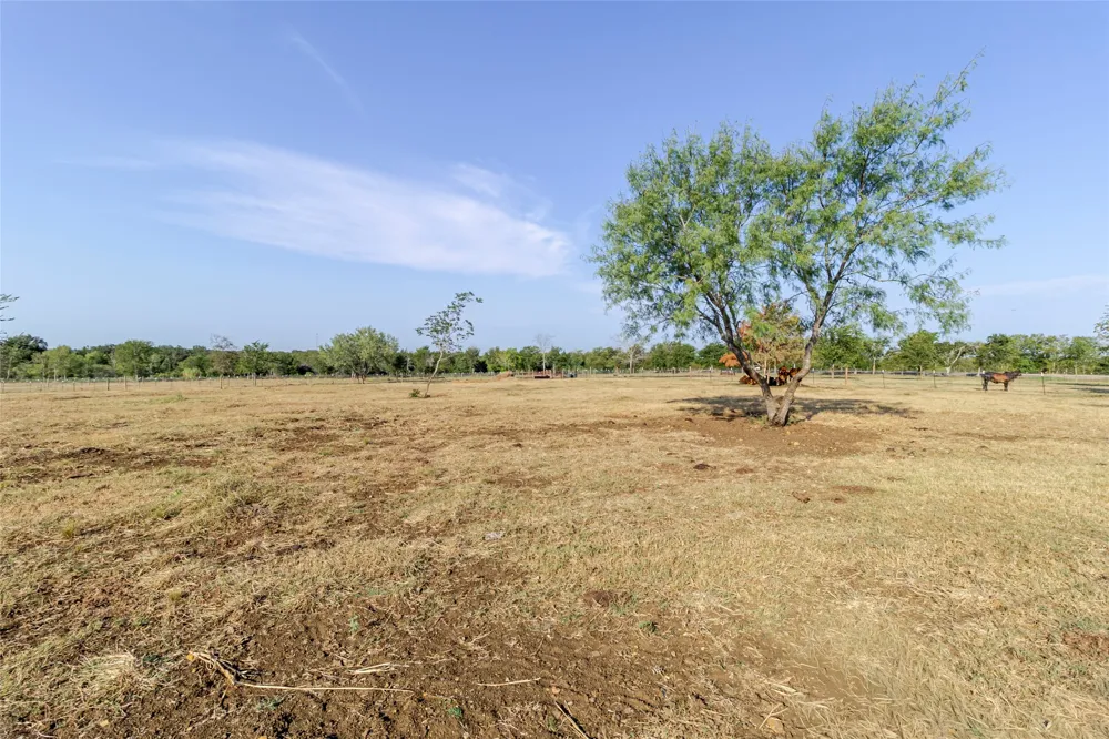 2015 TX-21 Paige, TX 78659