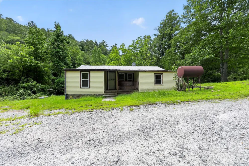 2797 HT ROAD Lenoir, NC 28645