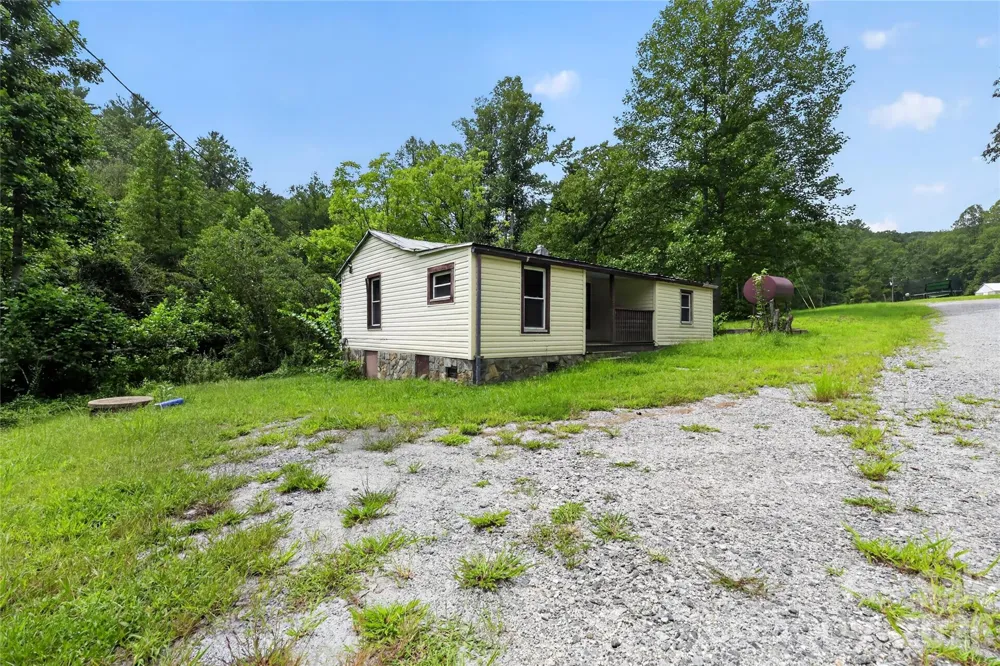 2797 HT ROAD Lenoir, NC 28645