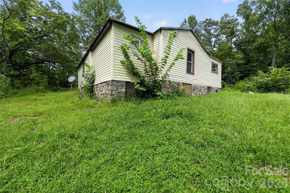 2797 HT ROAD Lenoir, NC 28645