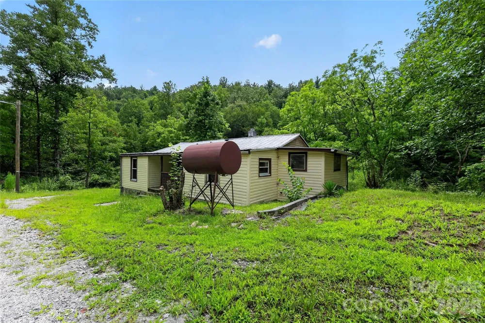 2797 HT ROAD Lenoir, NC 28645