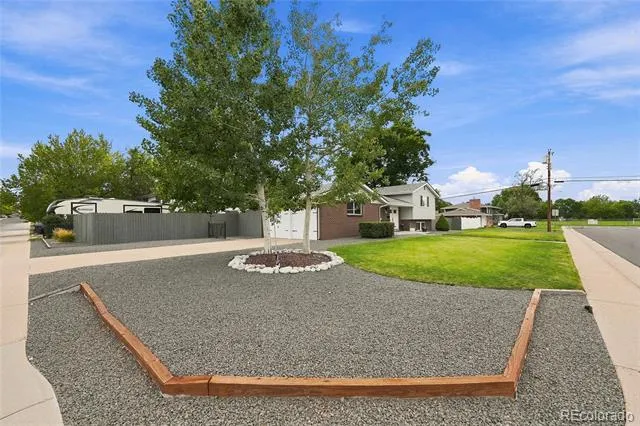 690 E Davies Avenue Centennial, CO 80122