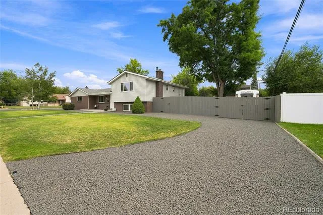690 E Davies Avenue Centennial, CO 80122