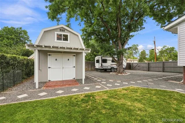 690 E Davies Avenue Centennial, CO 80122