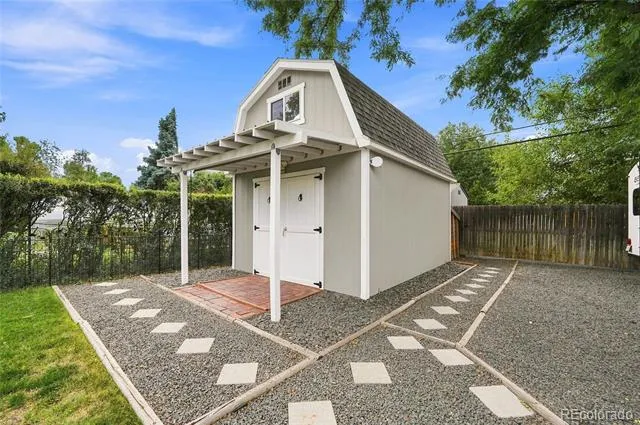 690 E Davies Avenue Centennial, CO 80122