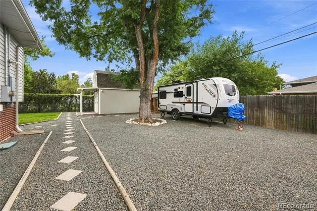 690 E Davies Avenue Centennial, CO 80122