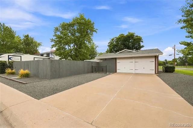 690 E Davies Avenue Centennial, CO 80122
