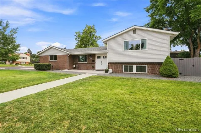 690 E Davies Avenue Centennial, CO 80122