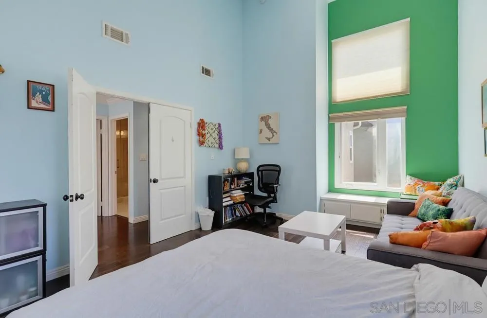 2369 Caminito Seguro San Diego, CA 92107