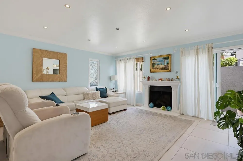 2369 Caminito Seguro San Diego, CA 92107