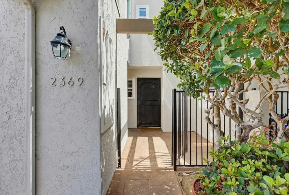 2369 Caminito Seguro San Diego, CA 92107
