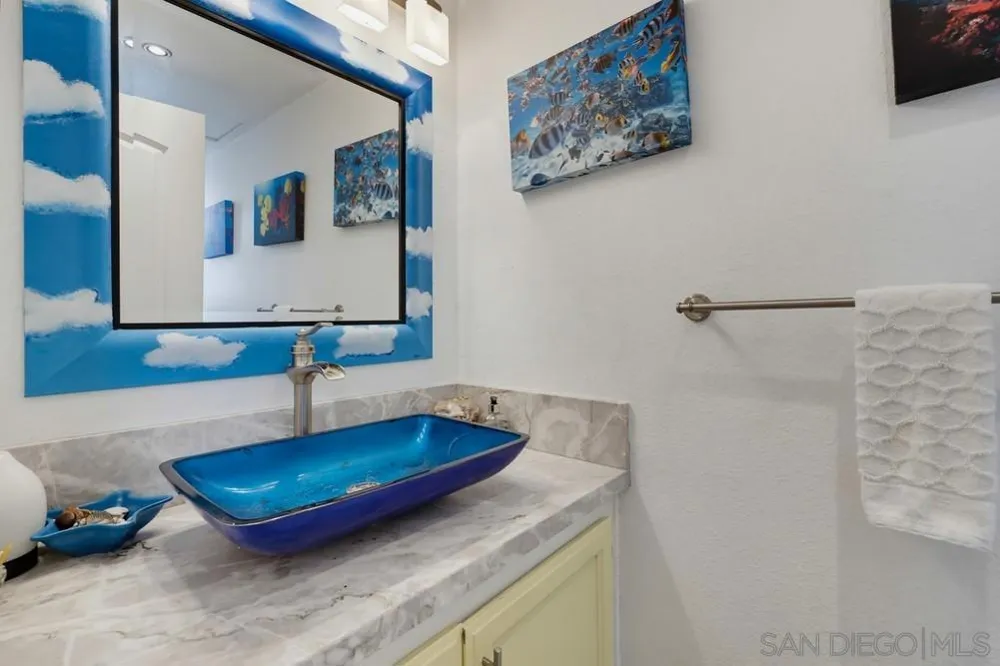 2369 Caminito Seguro San Diego, CA 92107