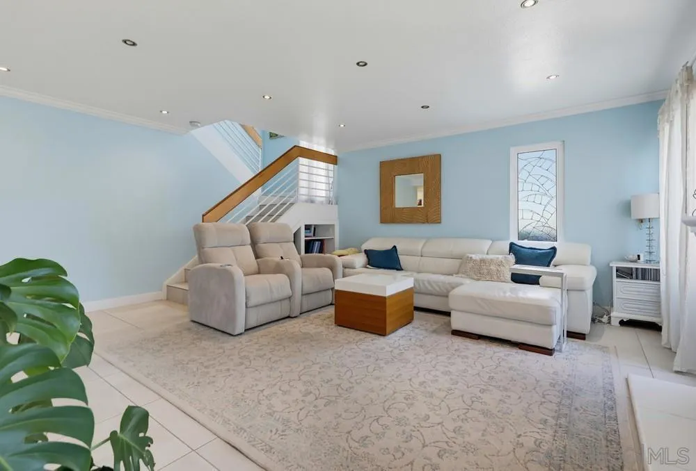 2369 Caminito Seguro San Diego, CA 92107