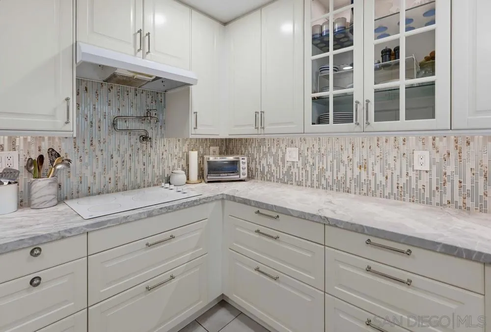 2369 Caminito Seguro San Diego, CA 92107