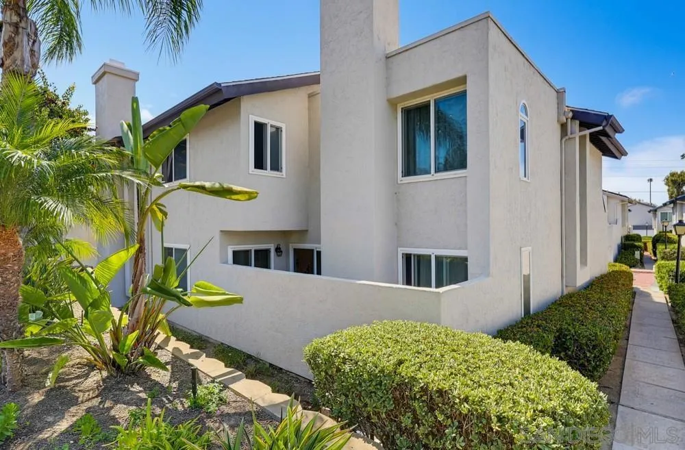 2369 Caminito Seguro San Diego, CA 92107