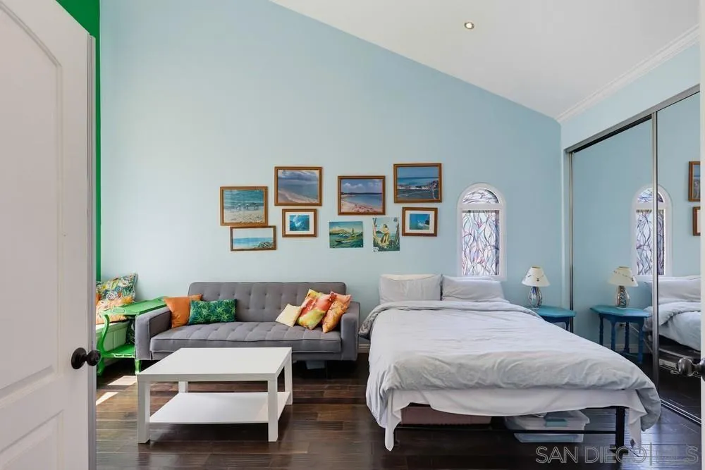 2369 Caminito Seguro San Diego, CA 92107