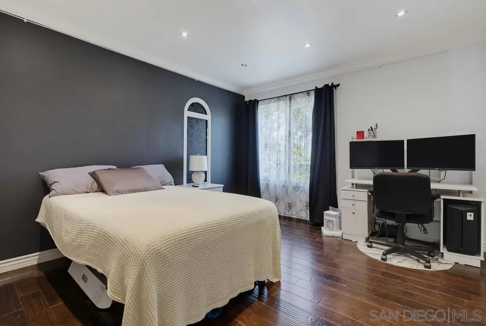 2369 Caminito Seguro San Diego, CA 92107