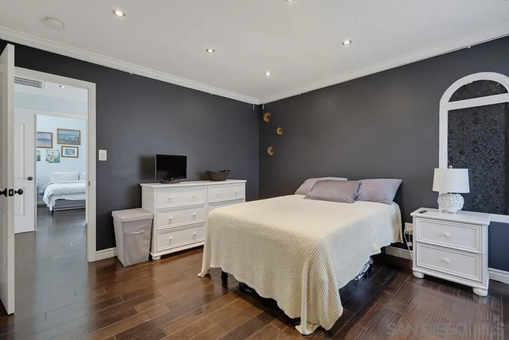2369 Caminito Seguro San Diego, CA 92107
