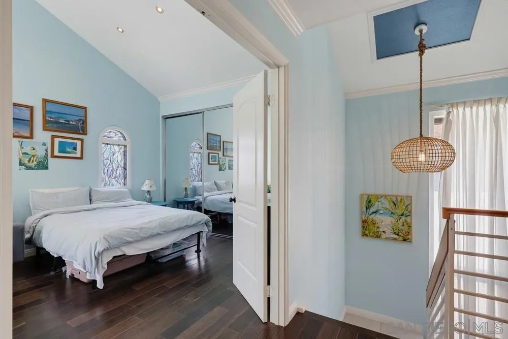 2369 Caminito Seguro San Diego, CA 92107