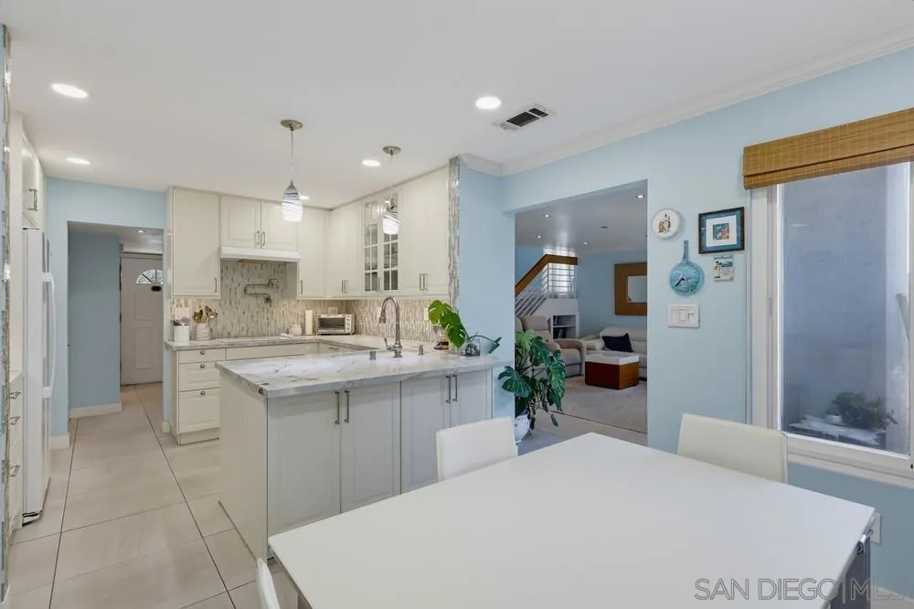 2369 Caminito Seguro San Diego, CA 92107