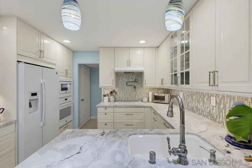 2369 Caminito Seguro San Diego, CA 92107