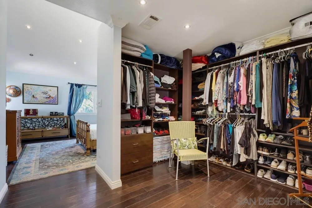 2369 Caminito Seguro San Diego, CA 92107