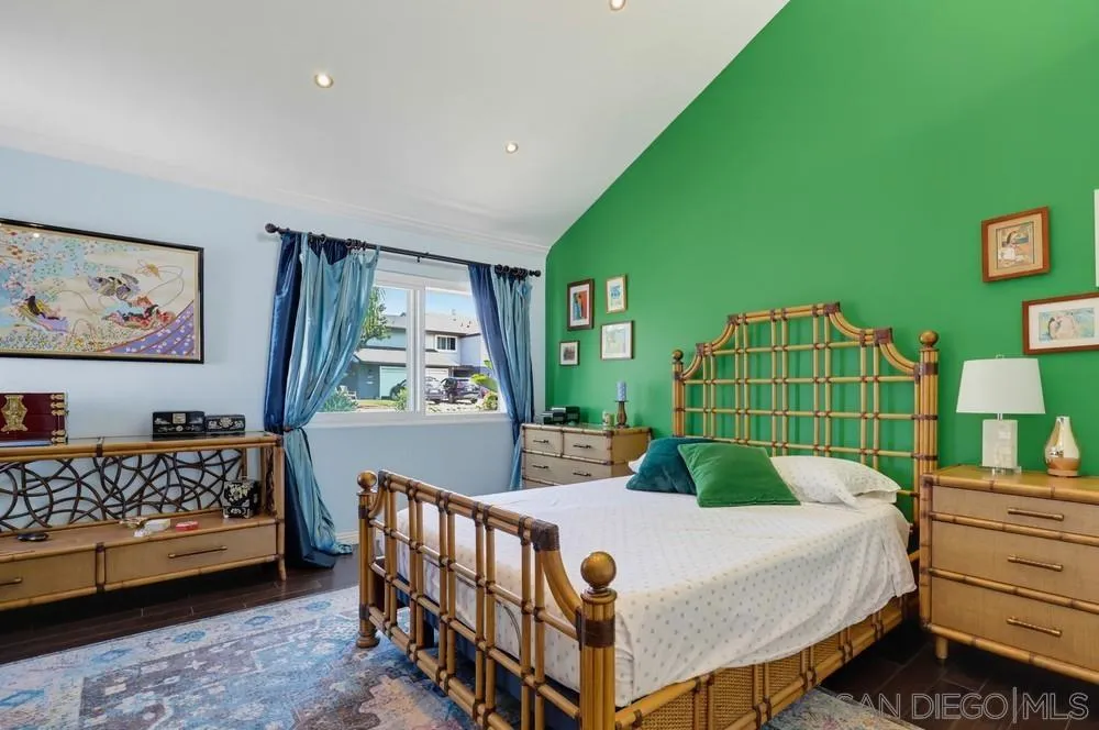 2369 Caminito Seguro San Diego, CA 92107