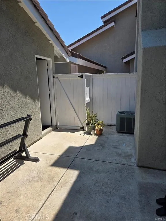 569 Springbrook Irvine, CA 92614