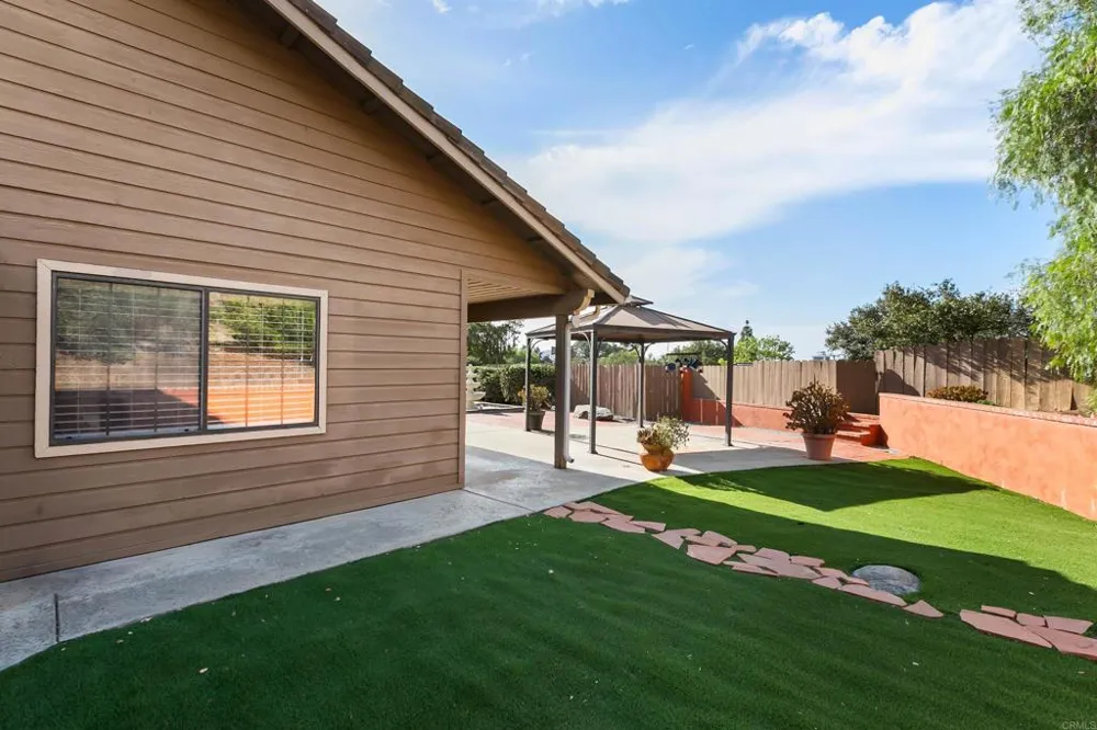 2033 Lilac Lane Alpine, CA 91901