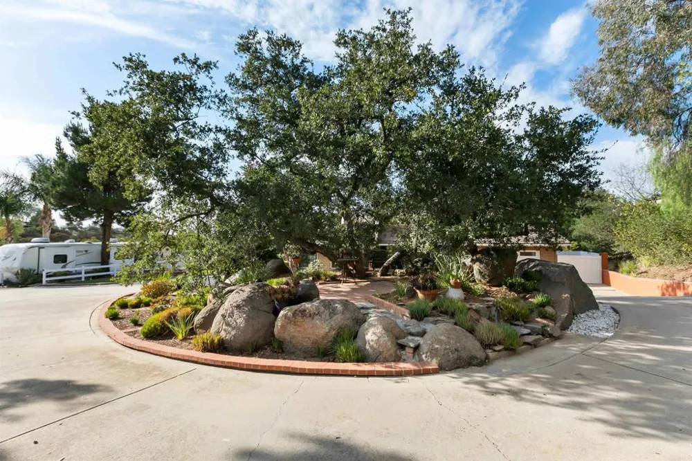 2033 Lilac Lane Alpine, CA 91901