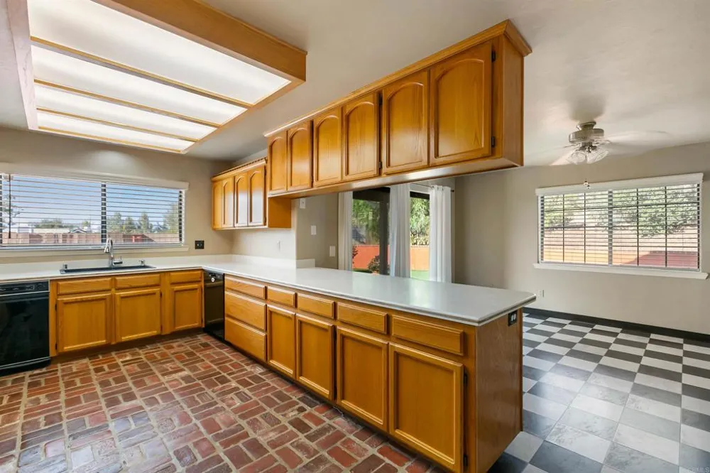 2033 Lilac Lane Alpine, CA 91901