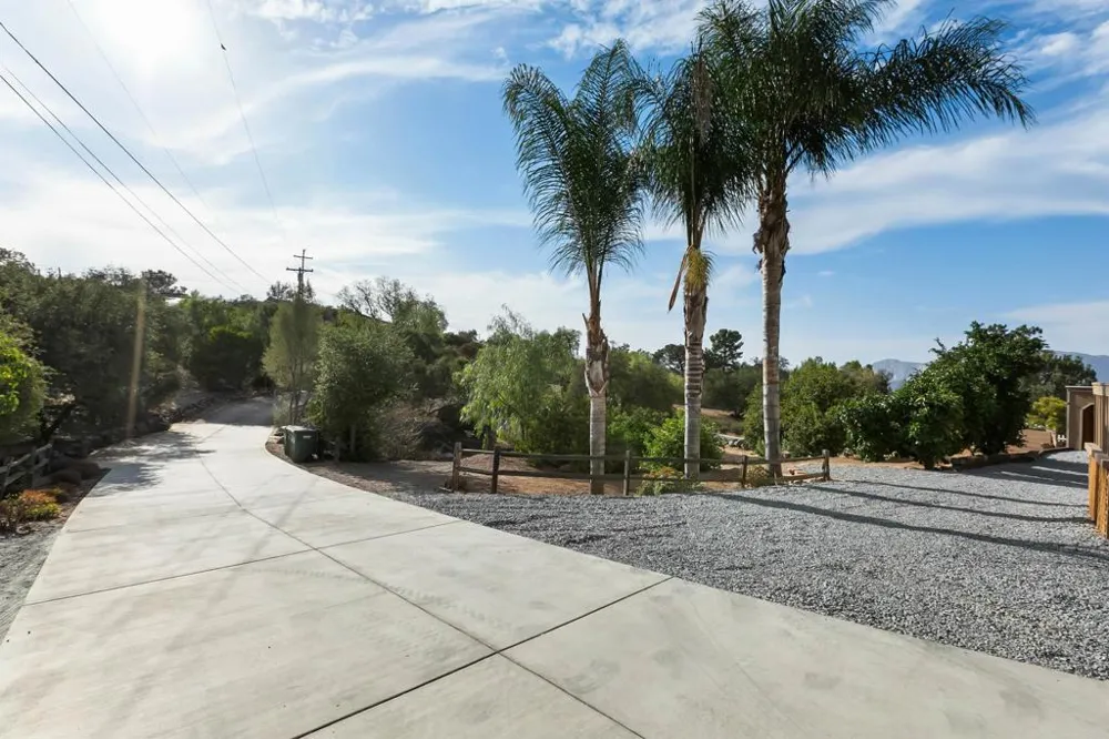 2033 Lilac Lane Alpine, CA 91901