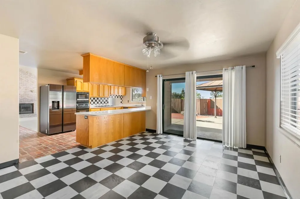 2033 Lilac Lane Alpine, CA 91901
