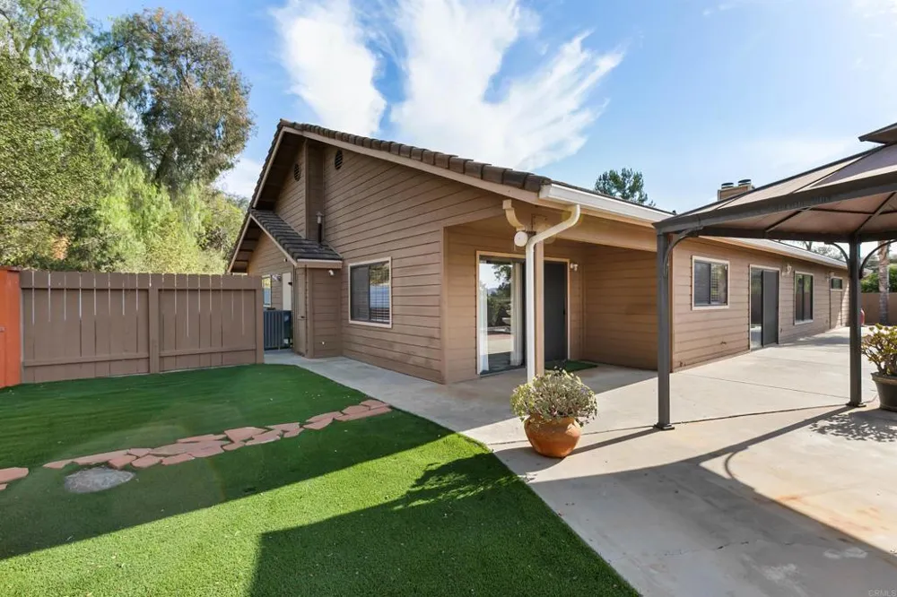 2033 Lilac Lane Alpine, CA 91901