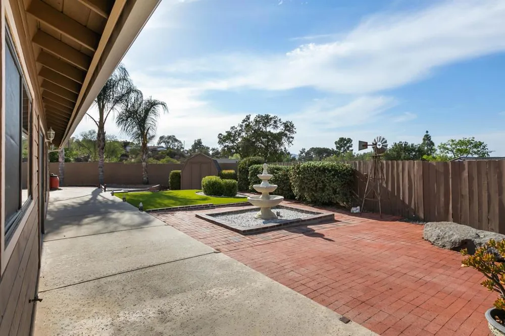 2033 Lilac Lane Alpine, CA 91901