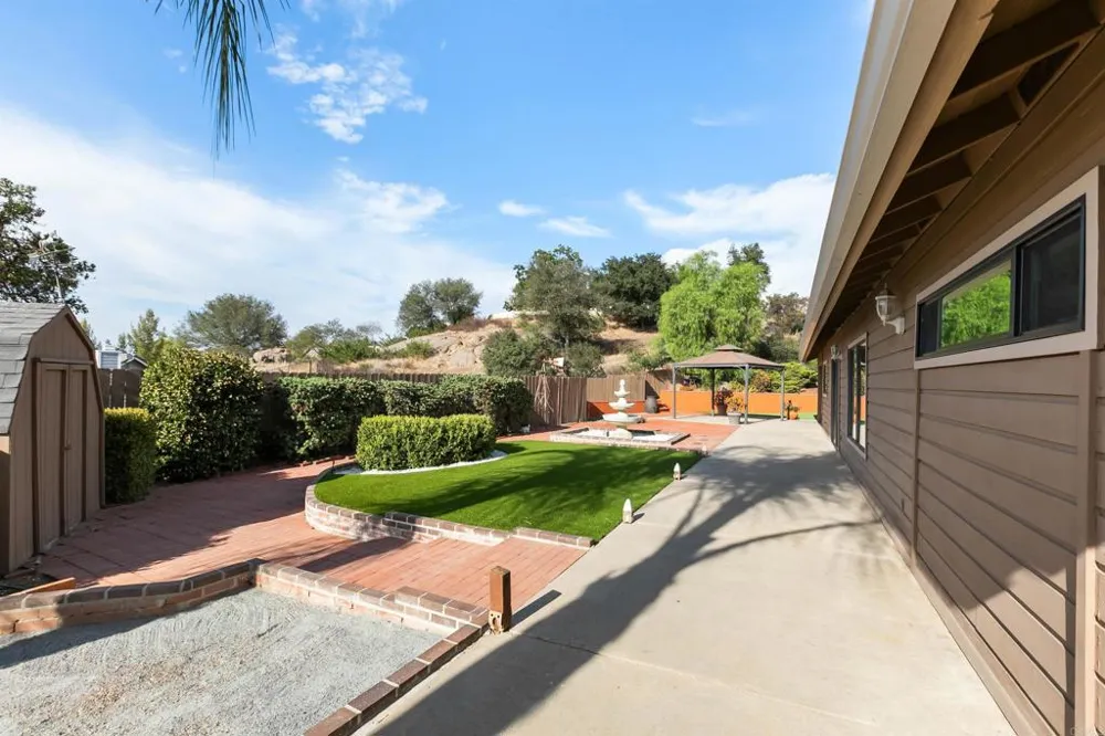 2033 Lilac Lane Alpine, CA 91901