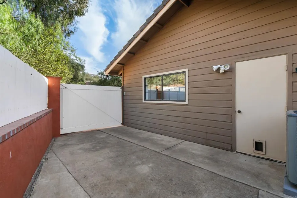 2033 Lilac Lane Alpine, CA 91901